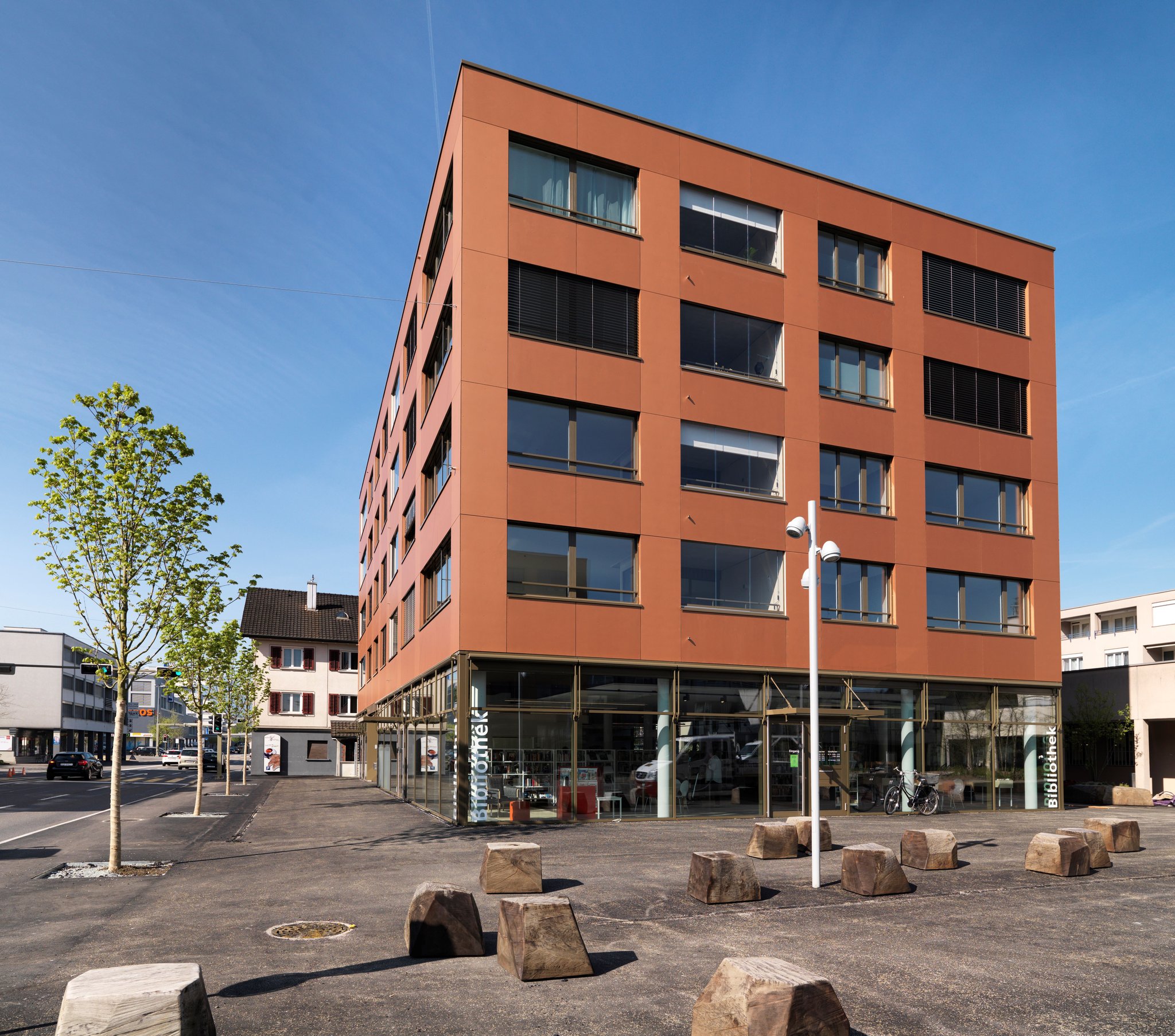 Die Bibliothek Ebikon befindet sich an der Zentralstrasse 13.